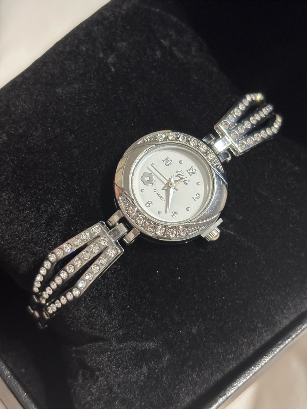 Silver Rhinestone Floral Quartz Bracelet Watch Women’s -Unbranded